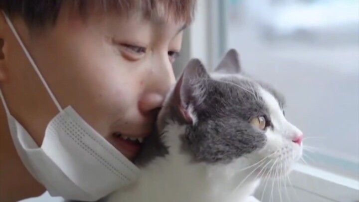 يبدو أن طبيب الحيوانات الأليفة لديه وجهان! يا للعجب! من الآن فصاعدًا، يجب أن تراقب عن كثب عند اصطحاب