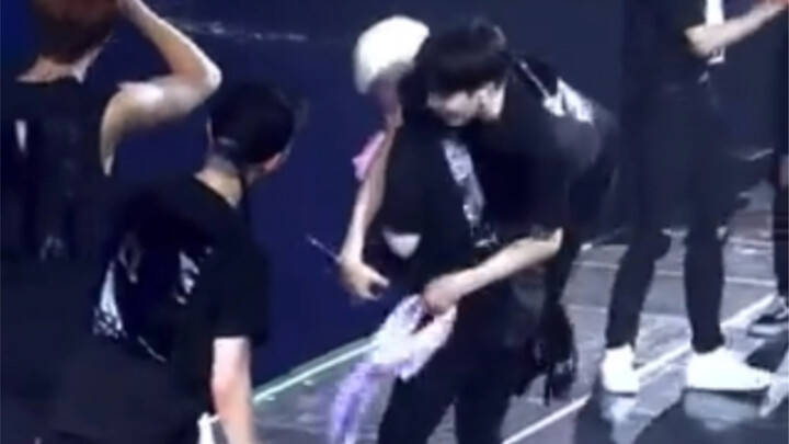 อีจีฮุน | วู•พละกำลังมหาศาล ยกจองกุกด้วยมือเดียว