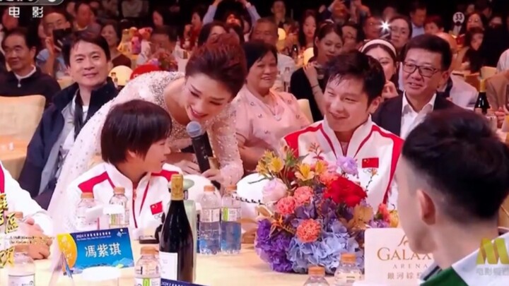 อุบัติเหตุระหว่างไลฟ์ของคุณแม่ซีซี ตงเกอและพี่สาวทั้งหมดช่วยกันแก้สถานการณ์สุดระทึก!