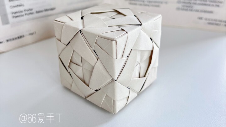 بالنظر إلى العلاقة بيننا، ألن يكون من المعقول أن تصنع لي كرة زهور ثلاثية الأبعاد بنفسك؟