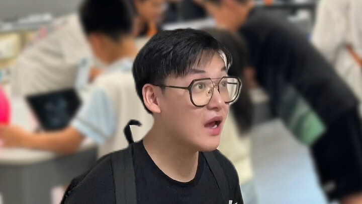 Cậu bé: Mình sắp nát vụn mất rồi～ đây là thế giới của người lớn sao
