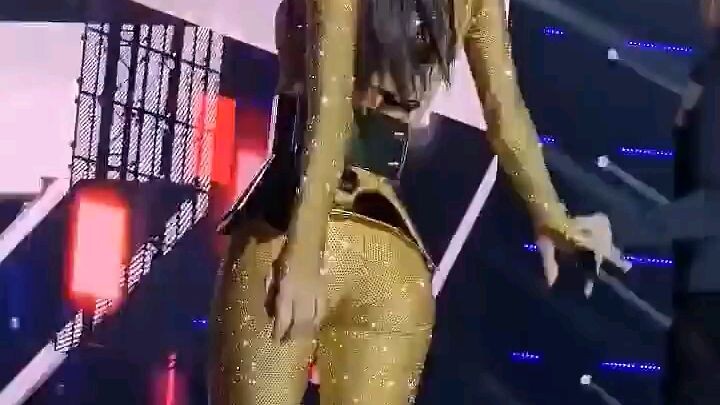 #lisa hot dance