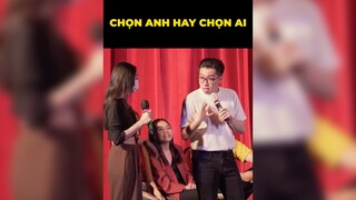 Em chọn ai nào?