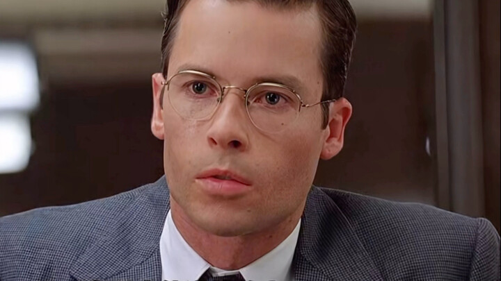 A cinematic classic: Lolo Tomassi, whose acting is nothing short of divine!