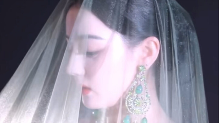 [Dilraba] The designer probably wanted this effect at the time.