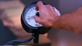 男子跳进200度的开水，想寻短见却失败