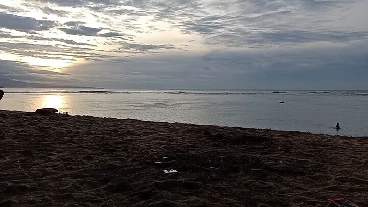 pagi hari di pantai laguna