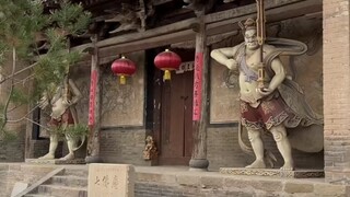 لهذا السبب ترككما شانشي في القرية دون أن يهتم بكما أحد، لكن لو انتقلتما إلى مكان آخر، لكنتما محط إعج