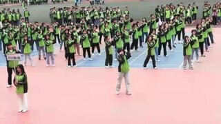 洛阳市第三高级中学《阳光彩虹小白马》韵律操比赛