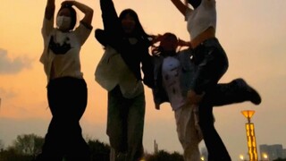 Diamond yang penuh vitalitas tentunya ingin berdansa bersama teman |