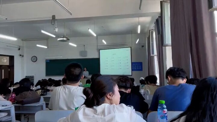 มีมหาวิทยาลัยไหนที่ห้องเรียนเป็นวิวทะเลบ้างนะ?