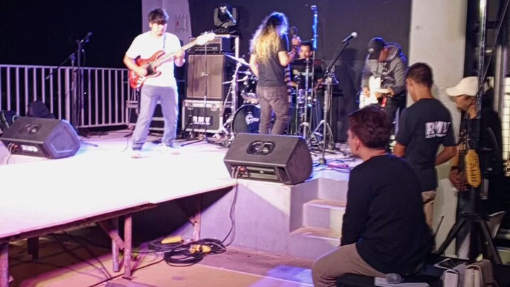 Mukhang Pera by Metro Tempo band headed by John Edison Villaflor