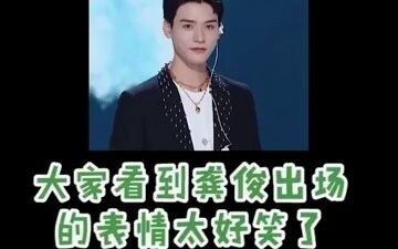 كنت أظن أن هذا الرد يظهر فقط عند رؤية فتاة جميلة، لكنني لم أتوقع أن ظهور غونغ جون سيجعل الجميع في ال