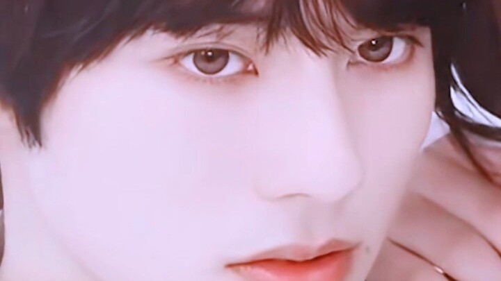 Seperti apa rasanya menjadi seorang pria tampan yang punya sepasang mata rubah yang memikat?