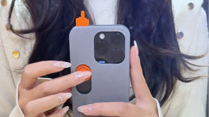 Siapa yang ngerti, casing ponsel ini pas banget buat aku!