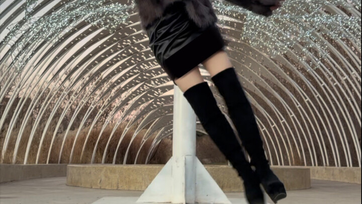 Santo sepatu bot hak tinggi bawaan (gelar yang diberikan sendiri)