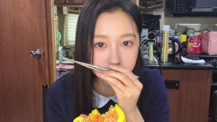 【กวนเสี่ยวทง ไลฟ์กิน】ถึงเวลาแห่งปีอีกครั้ง กับการกินชามพริกหวานฤดูร้อนแคลอรีต่ำของชิงเย่ (มีวิธีทำแน