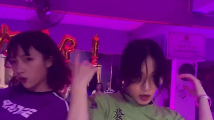 [TX] Live! Aku menari mengikuti lagu Kill This Love di pesta! Empat kali lebih seru!!