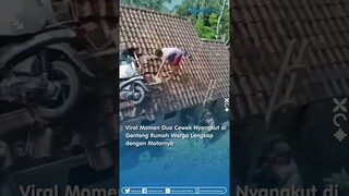 Viral Momen Dua Cewek Nyangkut di Genteng Rumah Warga Lengkap dengan Motornya