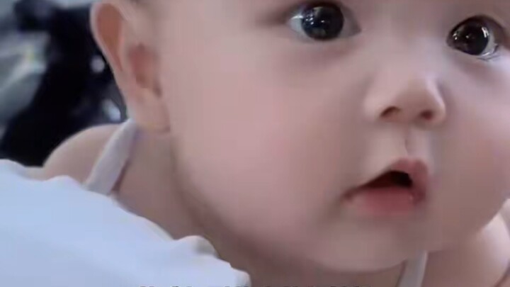 Nếu thường xuyên có em bé con nhìn chằm chằm vào bạn thì đừng ngại ngùng nhé, những người như thế đa