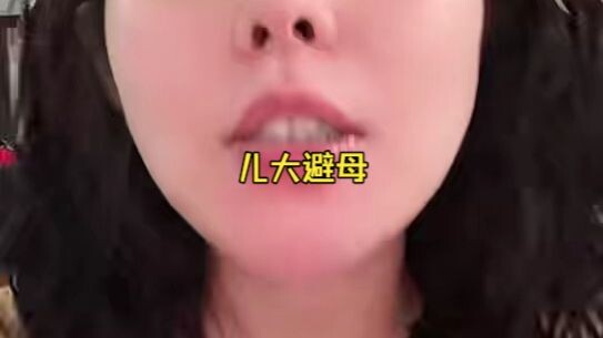 Con lớn tránh mẹ