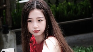 虞式穿搭更新了 红色露腰吊带搭配牛仔裤～ 即将无缝进组永夜星河