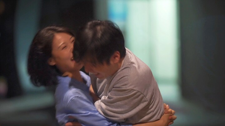 以前恨不得把嘴焊在我脸上 nnd现在已经半小时没亲我了