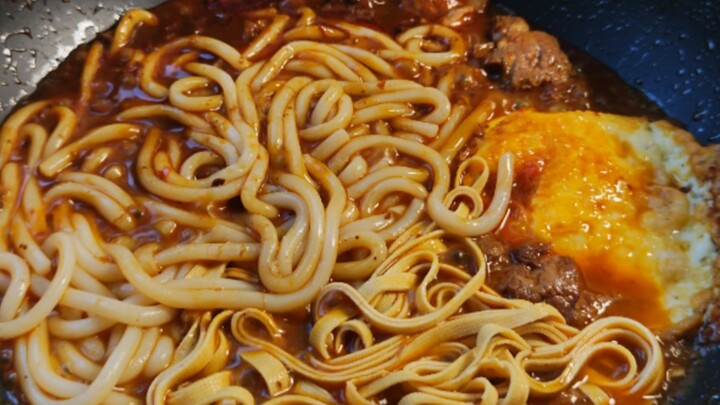 Makan Siang Wanita Kaya