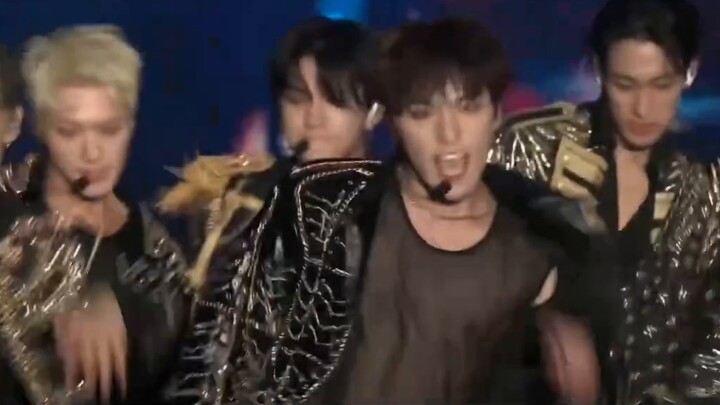 This time it’s the DINO chapter, wuli DINO, ya chalangda ~ it’s the present and future of kpop!