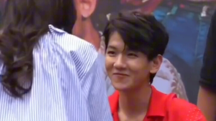 Cả thế giới đều biết EXO thích những cô gái ngọt ngào.