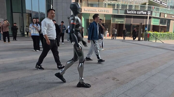 Zhongqing SE01 long-distance walking test within the park (casual stroll)
