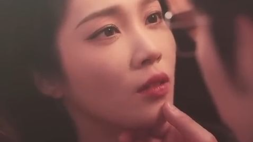 Setelah menikah kontrak dengan mantan CEO-ku, dia jatuh cinta lagi dan memanjakanku