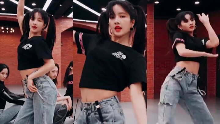 Versi resmi Focus dari ruang latihan "Twin Ponytails" oleh penari utama Liu Xening telah hadir! Keku