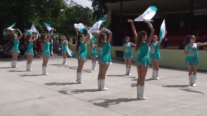สาวเช็กกำลังเต้นรำ