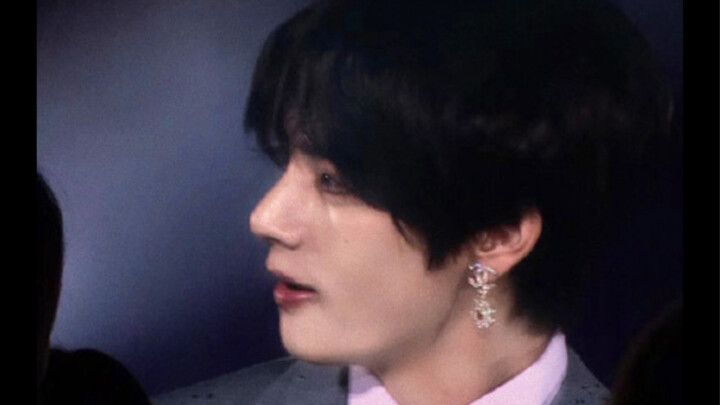 【K-pop】Beauty straight from the concert's big screen