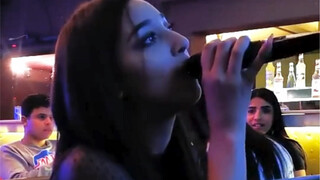 I sang a Chinese song at a KTV abroad to see how people react (⁎⁍̴̛ᴗ⁍̴̛⁎)