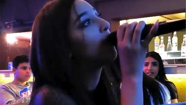 I sang a Chinese song at a KTV abroad to see how people react (⁎⁍̴̛ᴗ⁍̴̛⁎)