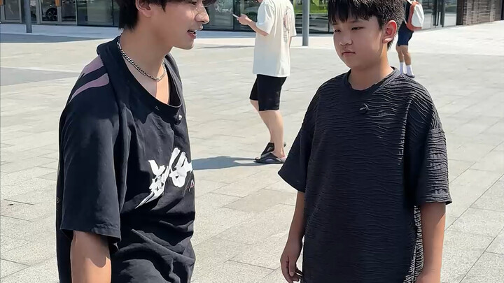 Huyên Huyên đúng là ngứa chân quá, không chờ nổi nữa rồi!