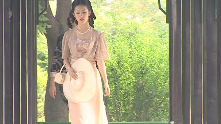 【Đi bộ dò đường】Tiểu thư Bạch đã chắc chắn bước thẳng vào lòng người.