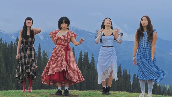 Mặc váy đẹp thì nên nhảy bài gì?