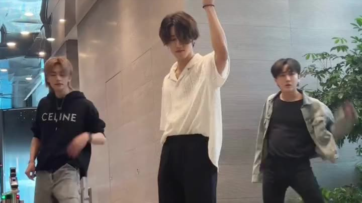 【StrayKids】Meninjau kembali tantangan Because of you yang sama dengan tarian pembuka di acara Music 