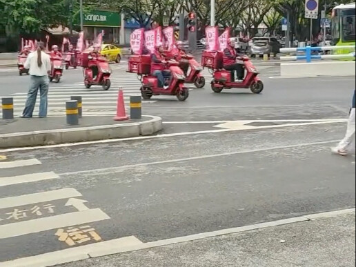 JD Daojia’s “Red Vanguard” is already out on the streets.