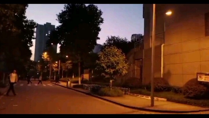 ทางโรงเรียนออกประกาศอย่างเป็นทางการ! ดอกไม้หนึ่งดอกและหนึ่งดาบ!