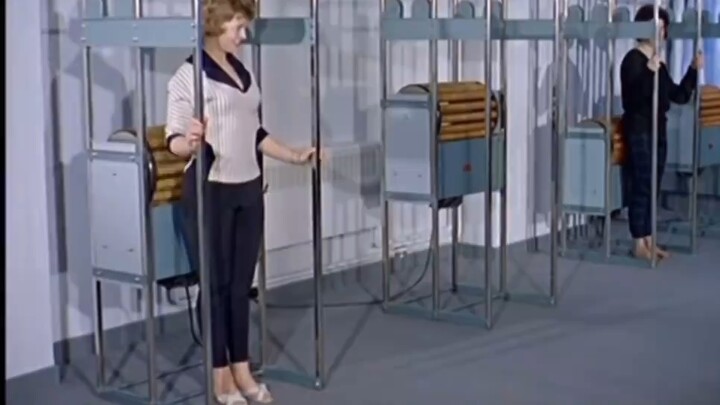 Perempuan tahun 1961 di gym