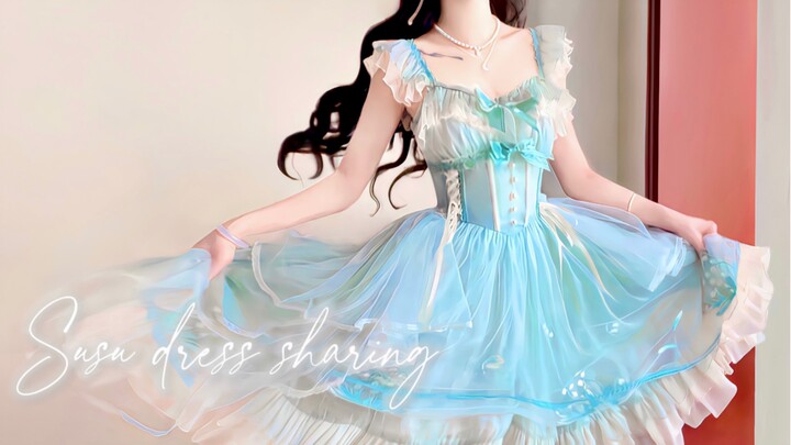 Nhìn thêm một lần nữa vẫn thấy rung động trước chiếc váy xinh đẹp này! Ai mà từ chối được tà váy rộn