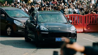 Laughing to death! This is the first time I saw the male protagonist driving a Porsche in a promotio