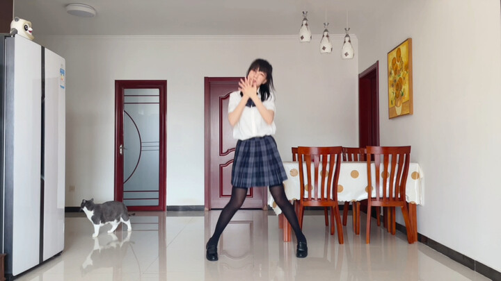 Cream Soda and Crown-Shaped Lights (Includes Soda)