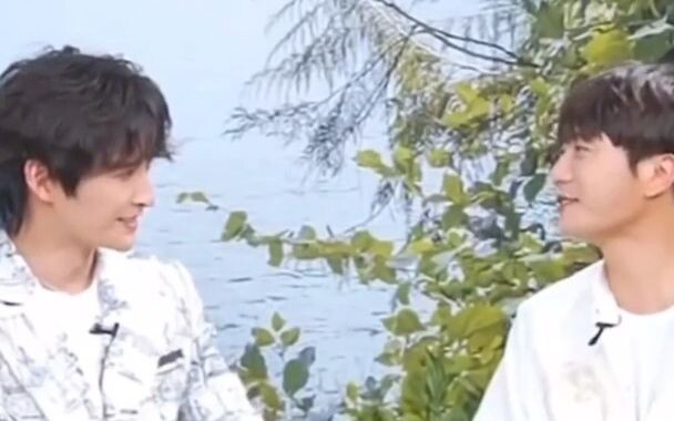Hilarious—Lu Hu’s one line, “I have a girlfriend,” totally crushed all of Zhang Yuan’s attempts, hah