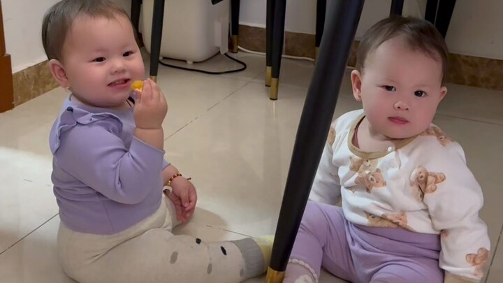 ฝาแฝดที่ทุกคนเฝ้ารอมาแล้ว ขอบคุณทุกคนที่รักสองสาวมิของบ้านเรา ฉันก็รักพวกเธอมากเช่นกัน