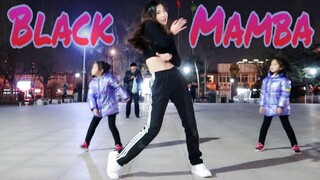 Tarian "Hot" dengan dua saudara ular di alun-alun [Black Mamba-aespa] Lagu lengkap cover berkualitas